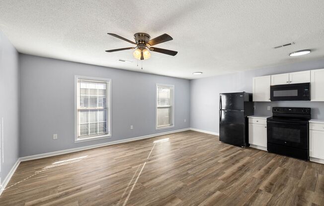 2 beds, 1 bath, 775 sqft, $975, Unit 617 B10