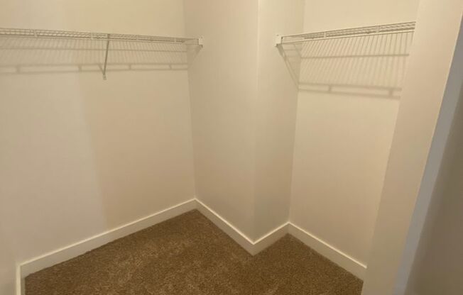 1 bed, 1 bath, 1,033 sqft, $1,050, Unit 119