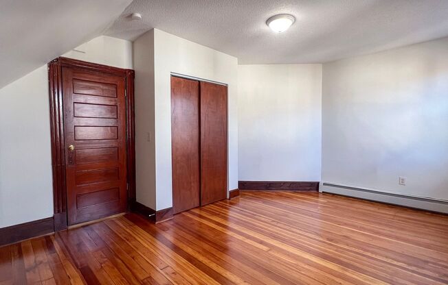 3 beds, 1 bath, $1,750, Unit 3rd Fl