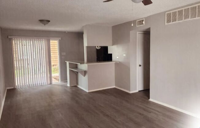 2 beds, 1.5 baths, 837 sqft, $1,200, Unit 34