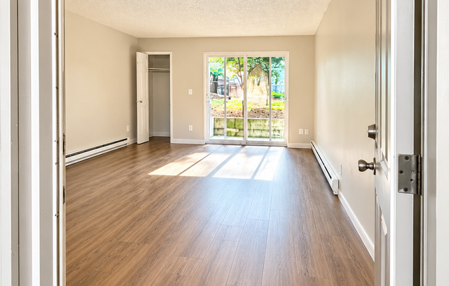 2 beds, 1 bath, 760 sqft, $1,450, Unit 07