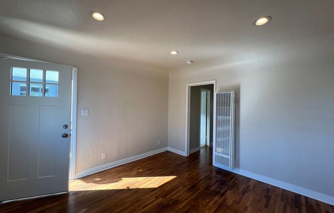 1 bed, 1 bath, $2,950, Unit 2053 Pierpont Blvd unit B