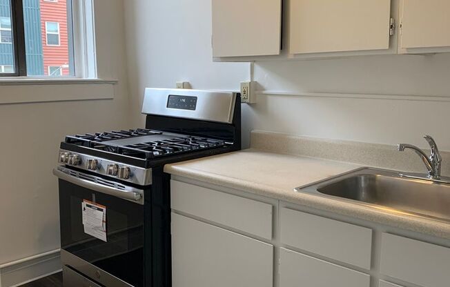 2 beds, 1 bath, 681 sqft, $2,095, Unit 419