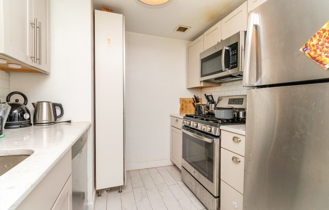 2 beds, 1.5 baths, 800 sqft, $3,250, Unit 516