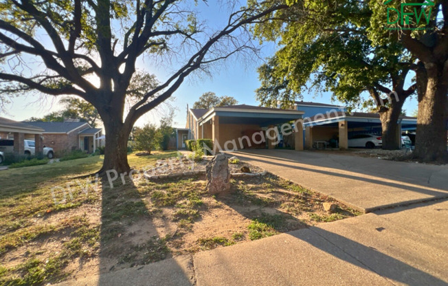 Charming 3-Bedroom Duplex in Euless with Covered Patio