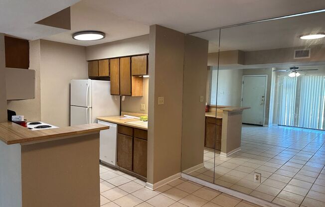 2 beds, 2 baths, $1,100, Unit # # 93 904 UO 93