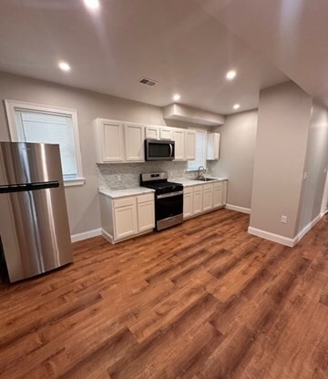 4 beds, 1 bath, 1,600 sqft, $3,800, Unit 2