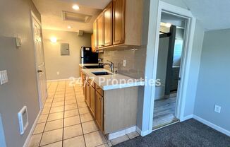 1 bed, 1 bath, $1,250, Unit Unit 2