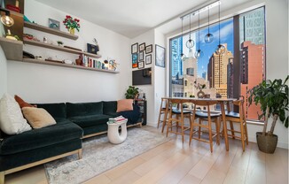 11 HOYT ST