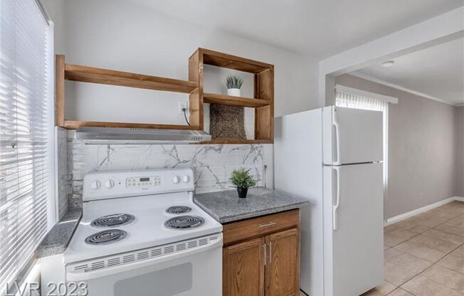 1 bed, 1 bath, $1,100, Unit # #B