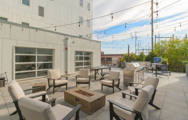 2 beds, 2 baths, 915 sqft, $2,300, Unit 416