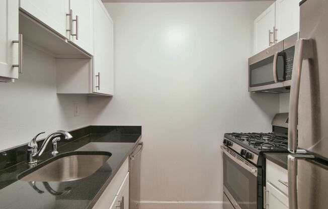 1 bed, 1 bath, 773 sqft, $4,576, Unit 6U