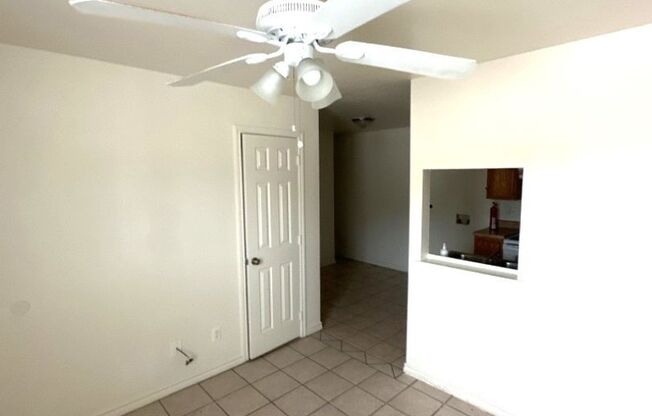 2 beds, 1 bath, $595, Unit B-3