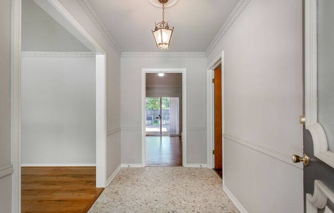 Charming 4-Bed, 2.5-Bath home in University Terrace!