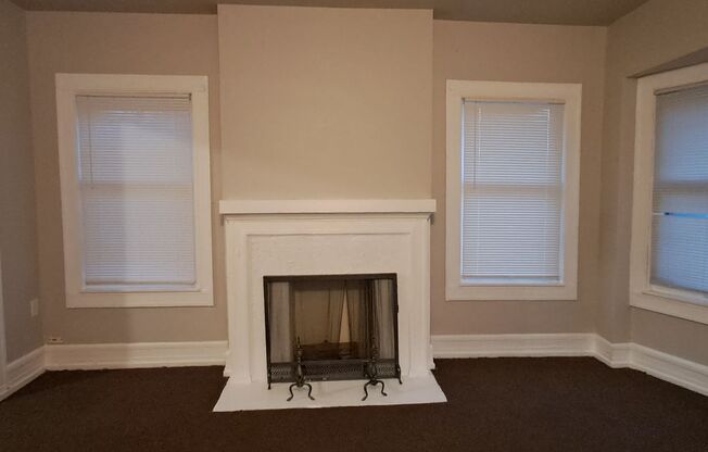 3 beds, 1 bath, $1,145, Unit 4504 Upper