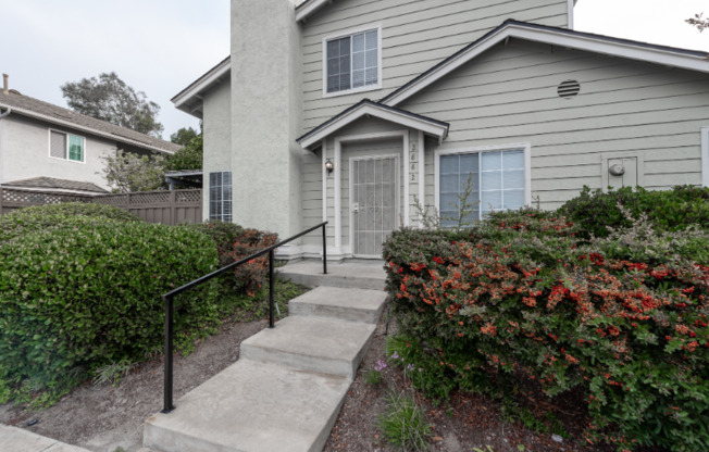 2882 SANFORD LN
