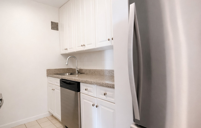 4 beds, 2 baths, 1,300 sqft, $7,500, Unit 17F