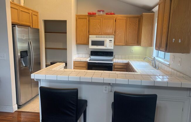 3 beds, 2 baths, $2,600