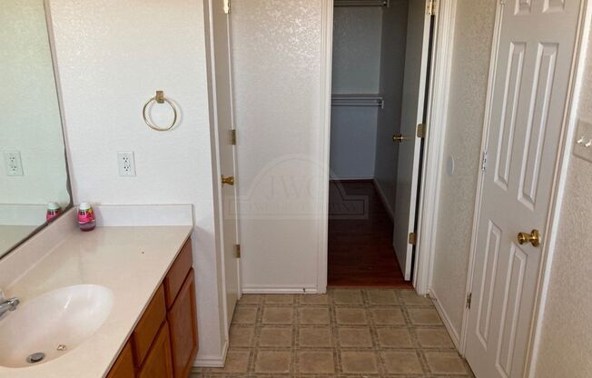 3 beds, 2 baths, $1,395