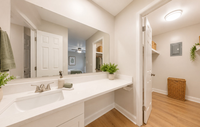 1 bed, 1 bath, 737 sqft, $939