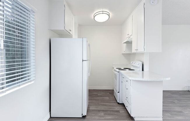 1 bed, 1 bath, 725 sqft, $1,745, Unit 28