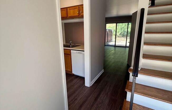 2 beds, 1 bath, 910 sqft, $1,820, Unit 52OH-10