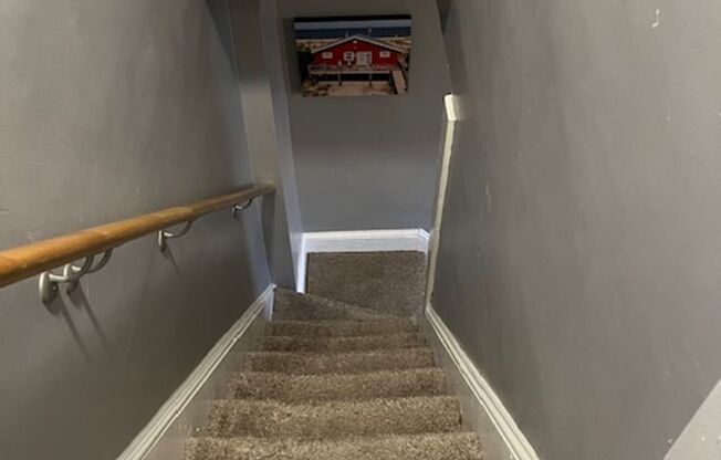 Lovely Hampden EOG 2bd/2ba Rowhome w CAC & W/D! Available now