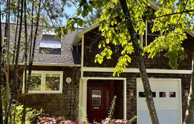 CHARMING MULTNOMAH VILLAGE CUSTOM HOME AVAILABLE LATE JUNE!
