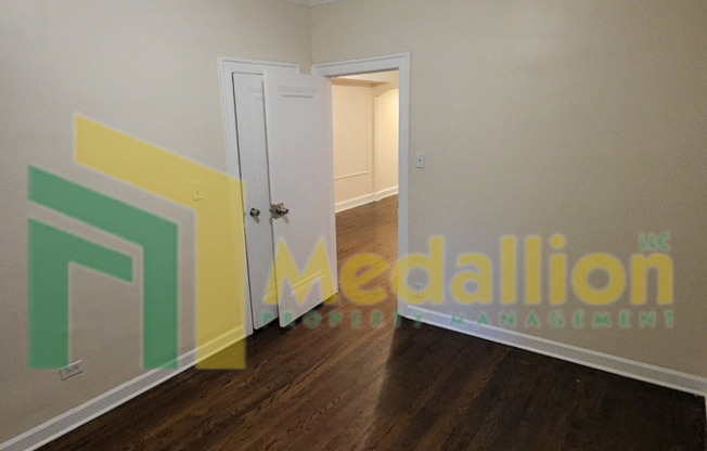 3 beds, 1 bath, $1,500, Unit 8347 South Rhodes Avenue - 2N