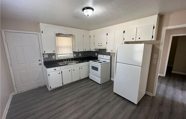 2 beds, 1 bath, $825