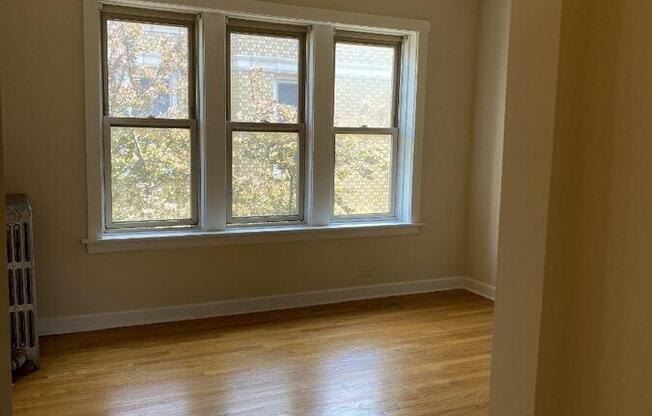 1733 W 91 ST