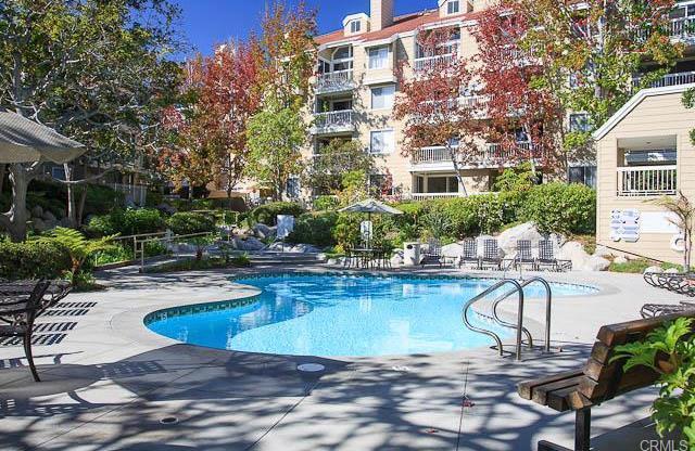 Gate guarded 2 Bedroom / 2 Bath Seabridge Villas condo in beautiful Huntington Beach