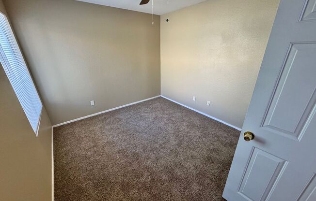 STUNNING TWO STORY 4 BEDROOMS 2.5 BATHROOMS SINGLE FAMILY HOME WITH 3 CAR GARAGE
