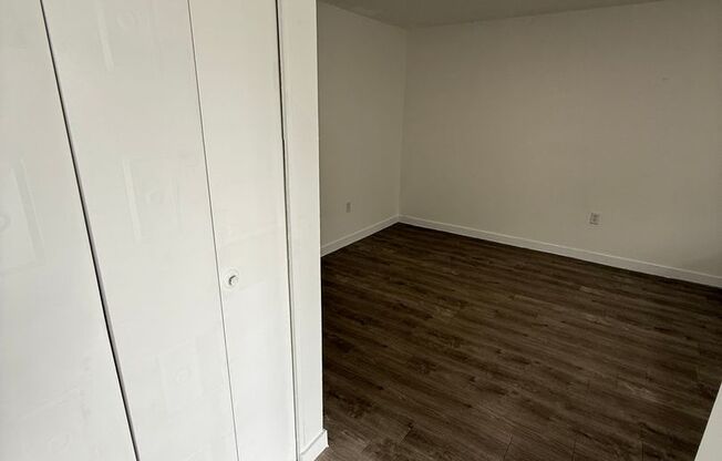 1 bed, 1 bath, 700 sqft, $1,300, Unit 4819-14