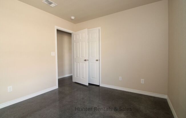 3 beds, 2 baths, $1,325