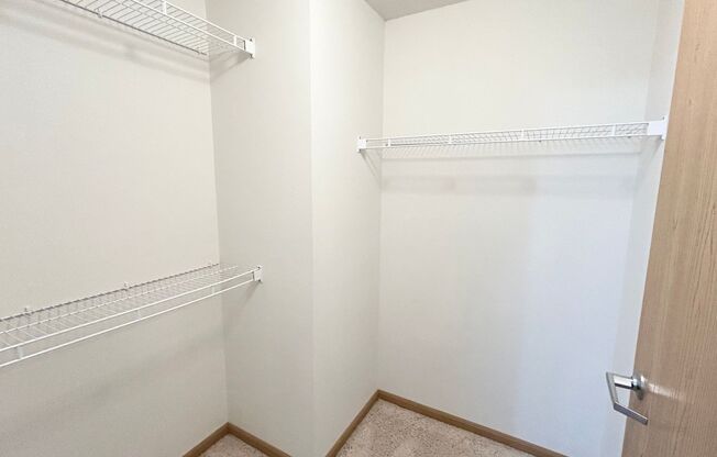 3 beds, 2 baths, 1,160 sqft, $1,360, Unit 800-301