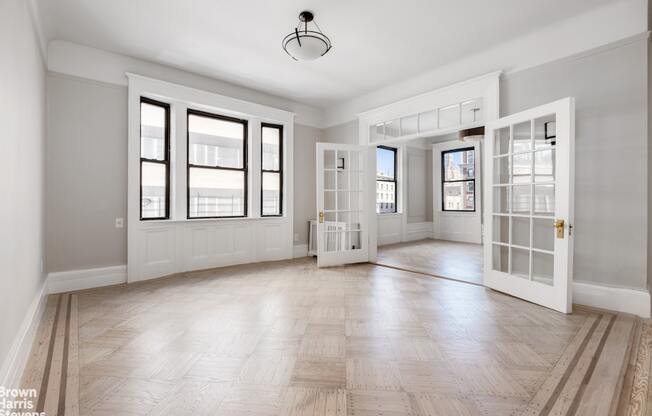 605 W 111 ST