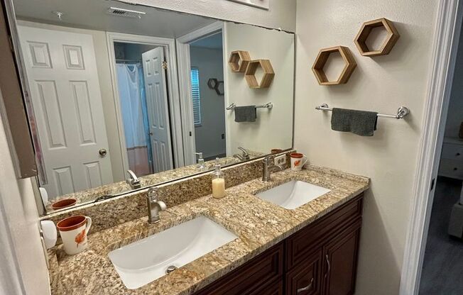 2 beds, 1 bath, $1,995, Unit APARTMENT 827