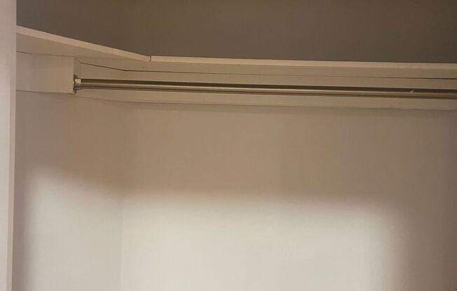 Studio, 1 bath, 420 sqft, $1,060, Unit 1G