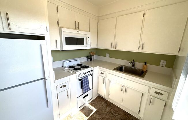 Studio, 1 bath, 345 sqft, $1,525, Unit 70