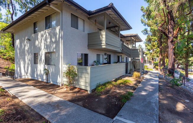 2 beds, 1 bath, 887 sqft, $2,595, Unit 56