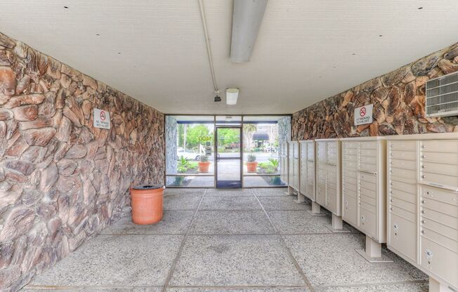 1 bed, 1 bath, 463 sqft, $1,275, Unit G82