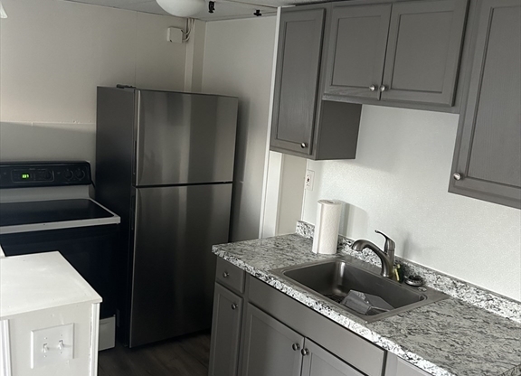 1 bed, 1 bath, 800 sqft, $1,500, Unit B