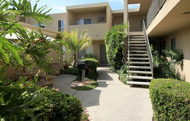 1 bed, 1 bath, 560 sqft, $1,750, Unit 33