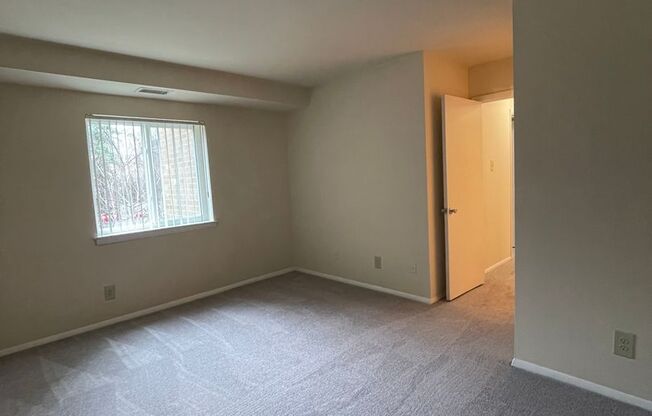 2 beds, 2 baths, 1,000 sqft, $1,950, Unit 14210 #204
