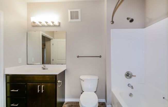 1 bed, 1 bath, 877 sqft, $1,940, Unit 114