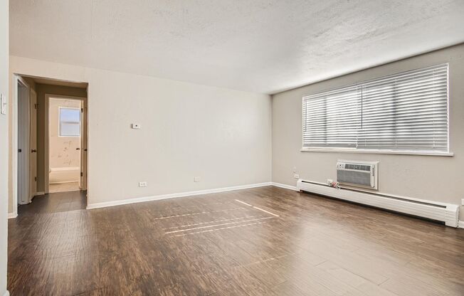 2 beds, 1 bath, 700 sqft, $1,395, Unit 101