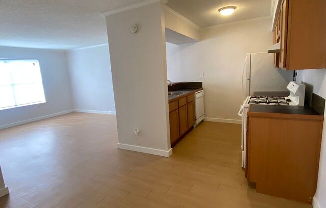 2 beds, 2 baths, 960 sqft, $1,500, Unit LAW13-202