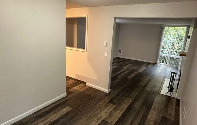 2 beds, 1 bath, 900 sqft, $1,595