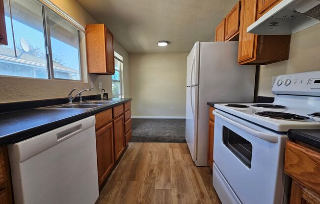 2 beds, 1 bath, 800 sqft, $1,595, Unit 2410-4